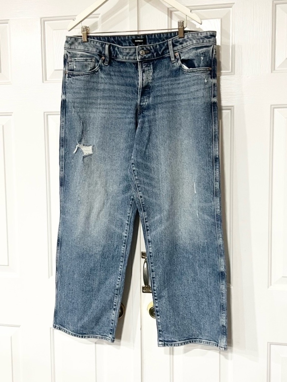 Express | Relaxed Straight Low Rise Distress Jeans